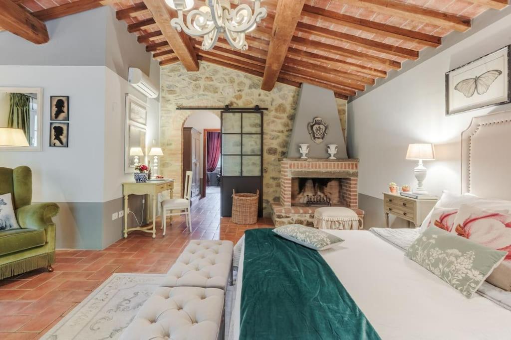 Villa Veranda, a Romantic Farmhouse with Pool