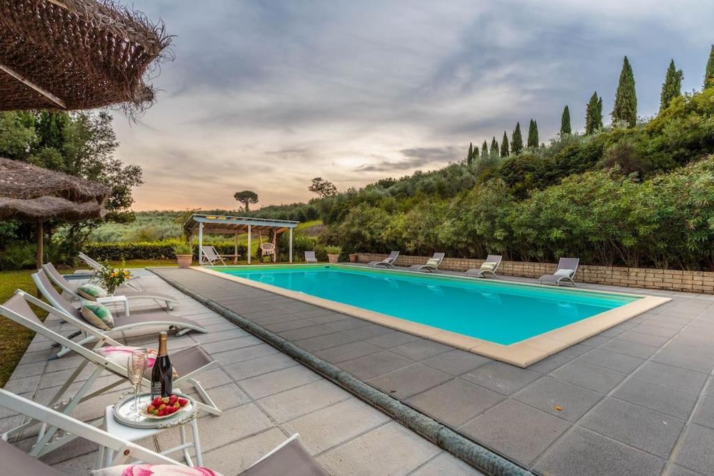 Villa Veranda, a Romantic Farmhouse with Pool