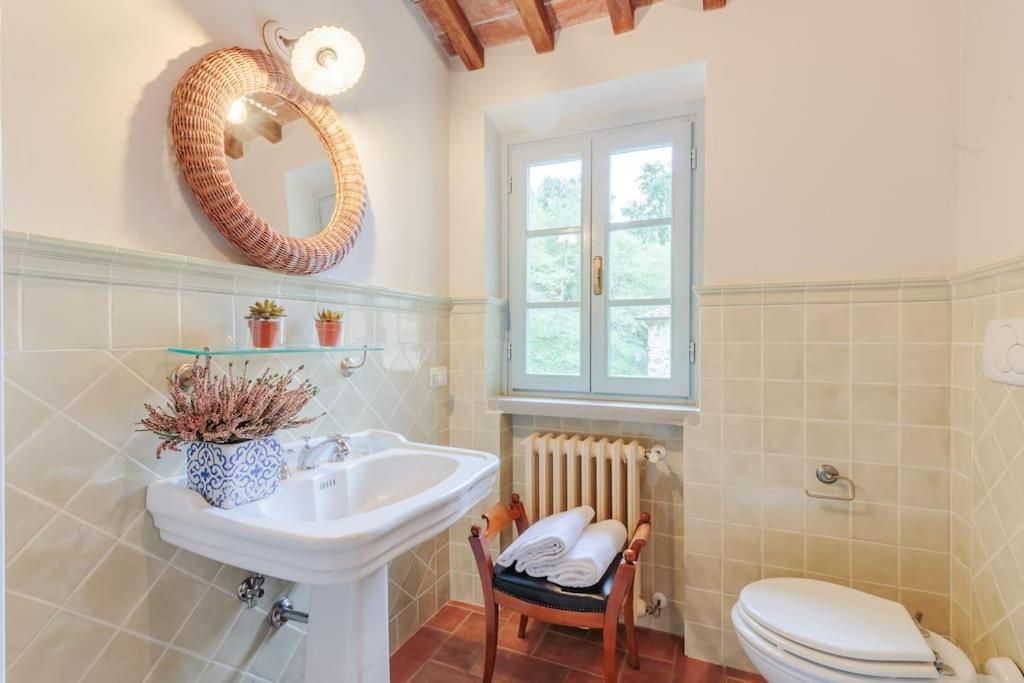 Villa Veranda, a Romantic Farmhouse with Pool