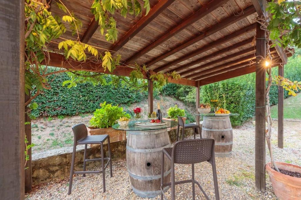 Villa Veranda, a Romantic Farmhouse with Pool