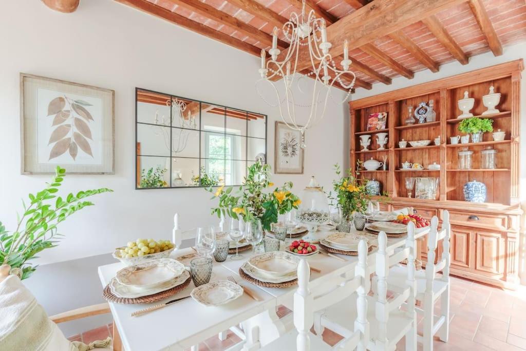 Villa Veranda, a Romantic Farmhouse with Pool