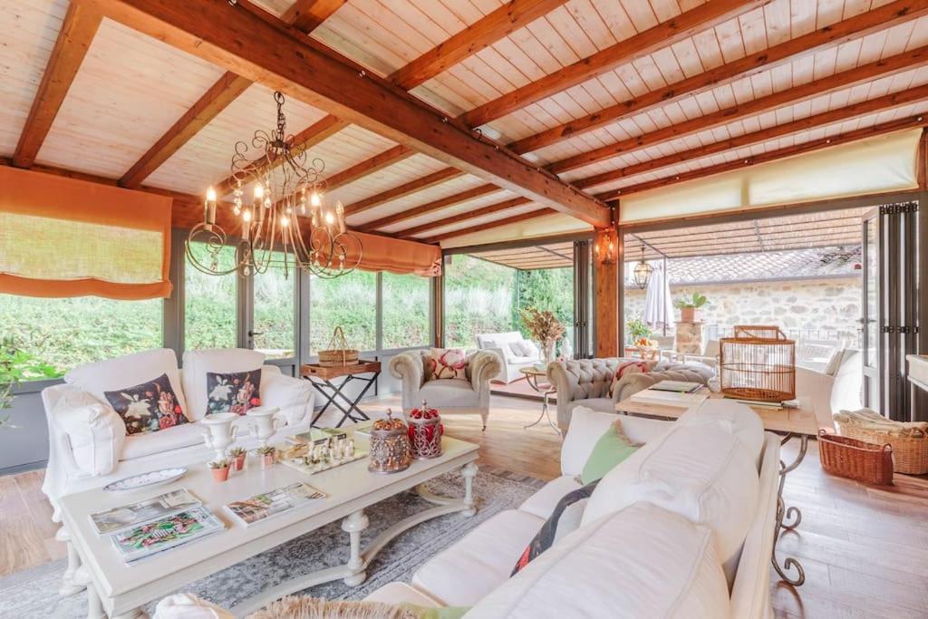 Villa Veranda, a Romantic Farmhouse with Pool