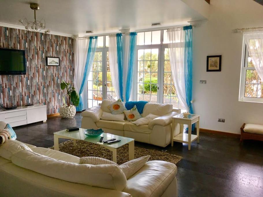 Casa do Ananas, cliff-top/ocean-front villa, Pico view 5
