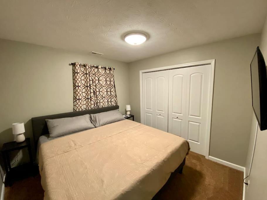 New 4 Bedroom House for Downtown Travelers!!! view 3