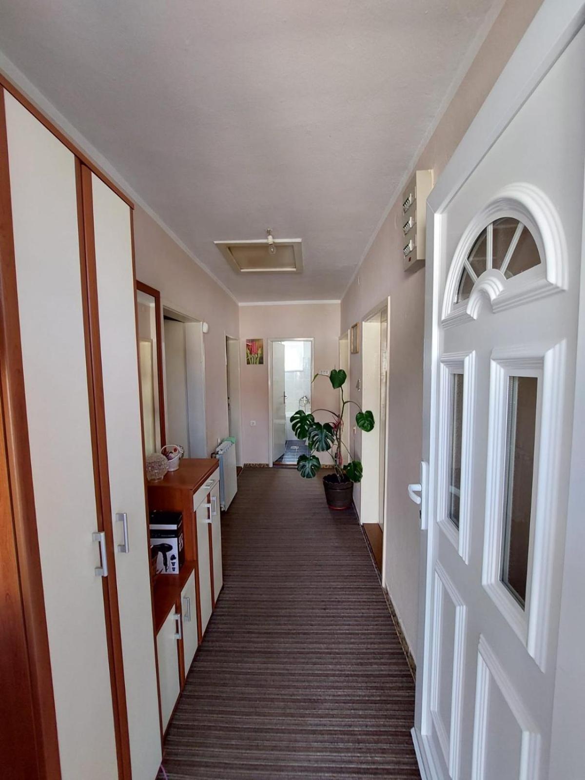 Sobe Zimmer Rooms