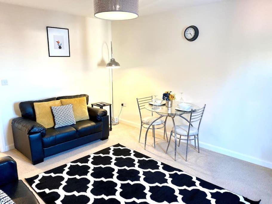 Amazing 2-Bed City Centre Apt with Parking view 2