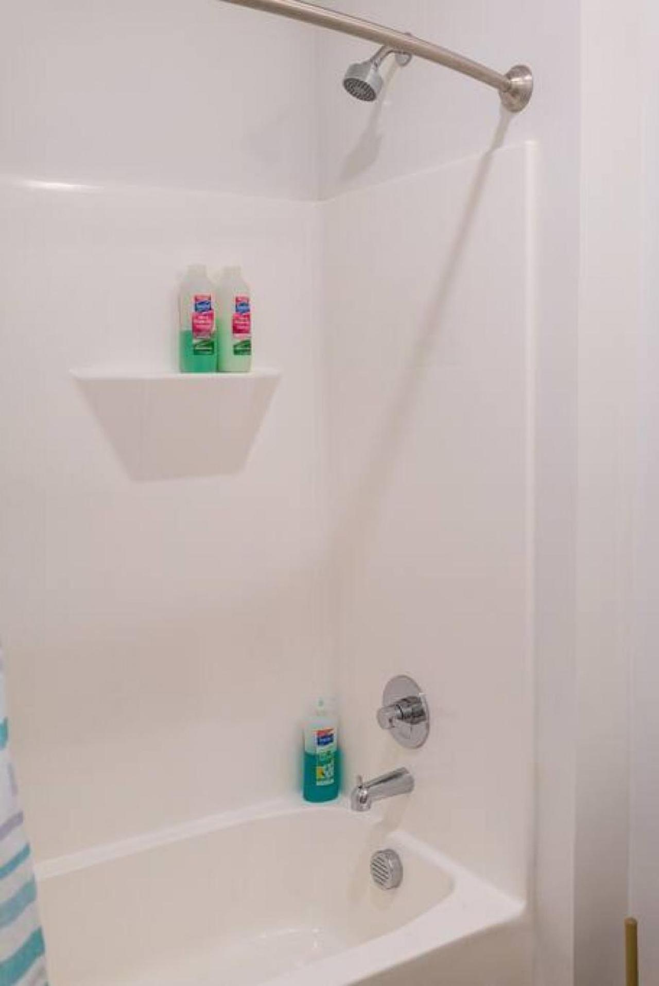 Cozy 2-Bedroom Fountain Square Indy view 4