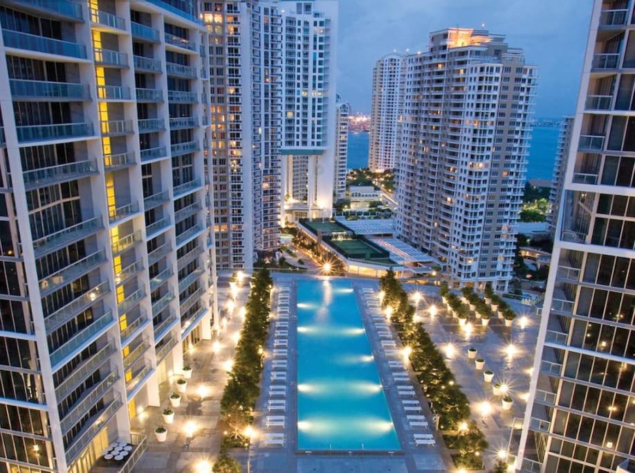 Wonderful 2/2 Condo at Icon Brickell With Pool