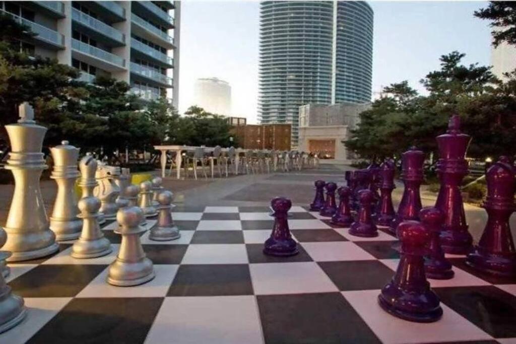 Wonderful 2/2 Condo at Icon Brickell With Pool
