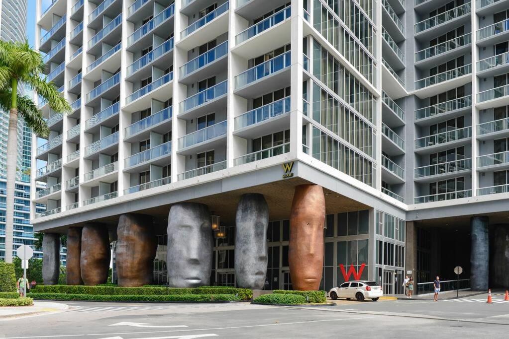 Wonderful 2/2 Condo at Icon Brickell With Pool