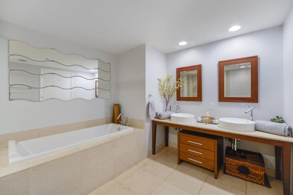 Wonderful 2/2 Condo at Icon Brickell With Pool