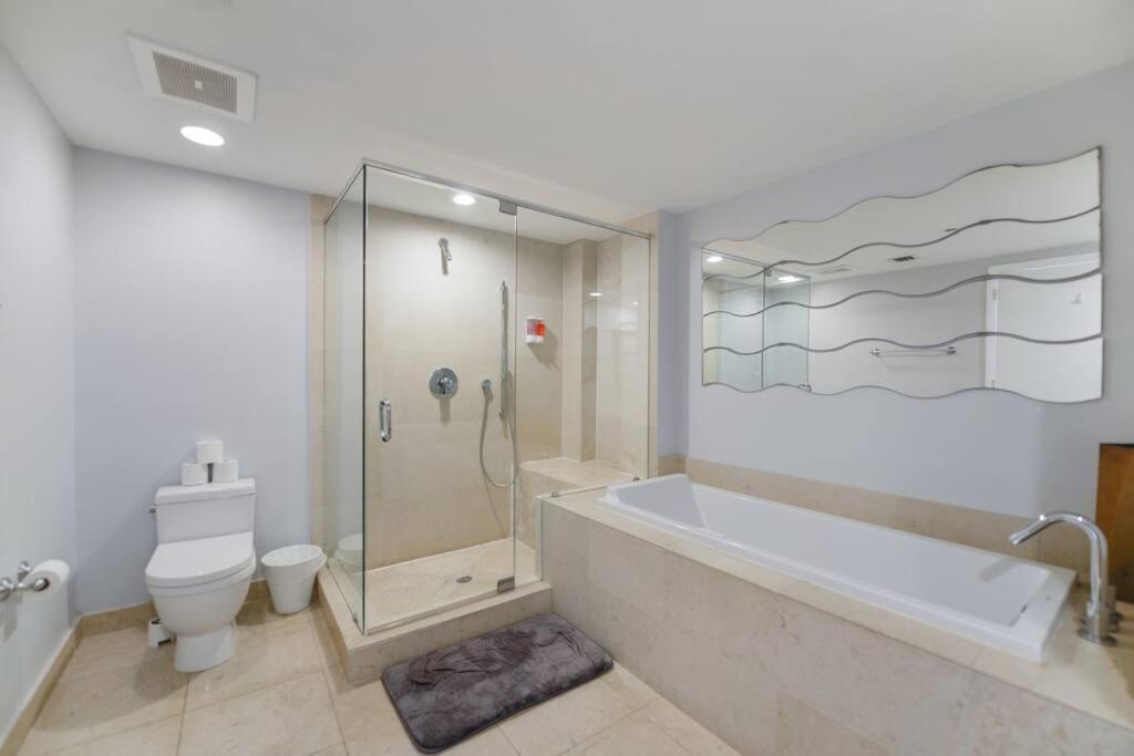 Wonderful 2/2 Condo at Icon Brickell With Pool