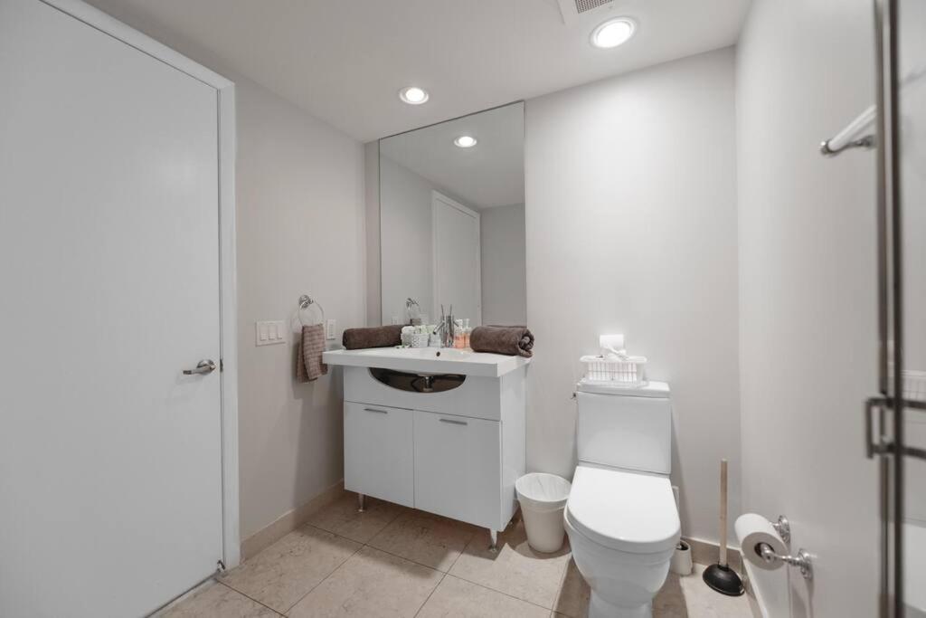 Wonderful 2/2 Condo at Icon Brickell With Pool