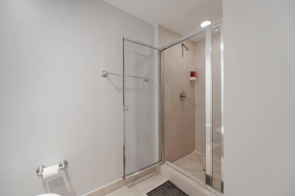 Wonderful 2/2 Condo at Icon Brickell With Pool