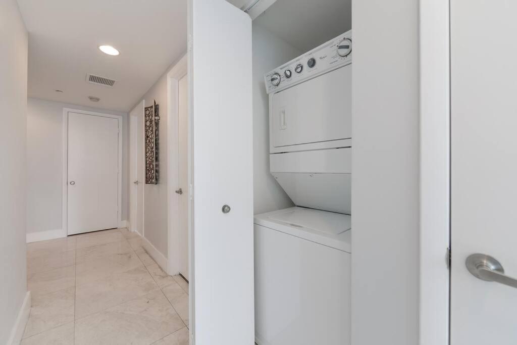 Wonderful 2/2 Condo at Icon Brickell With Pool