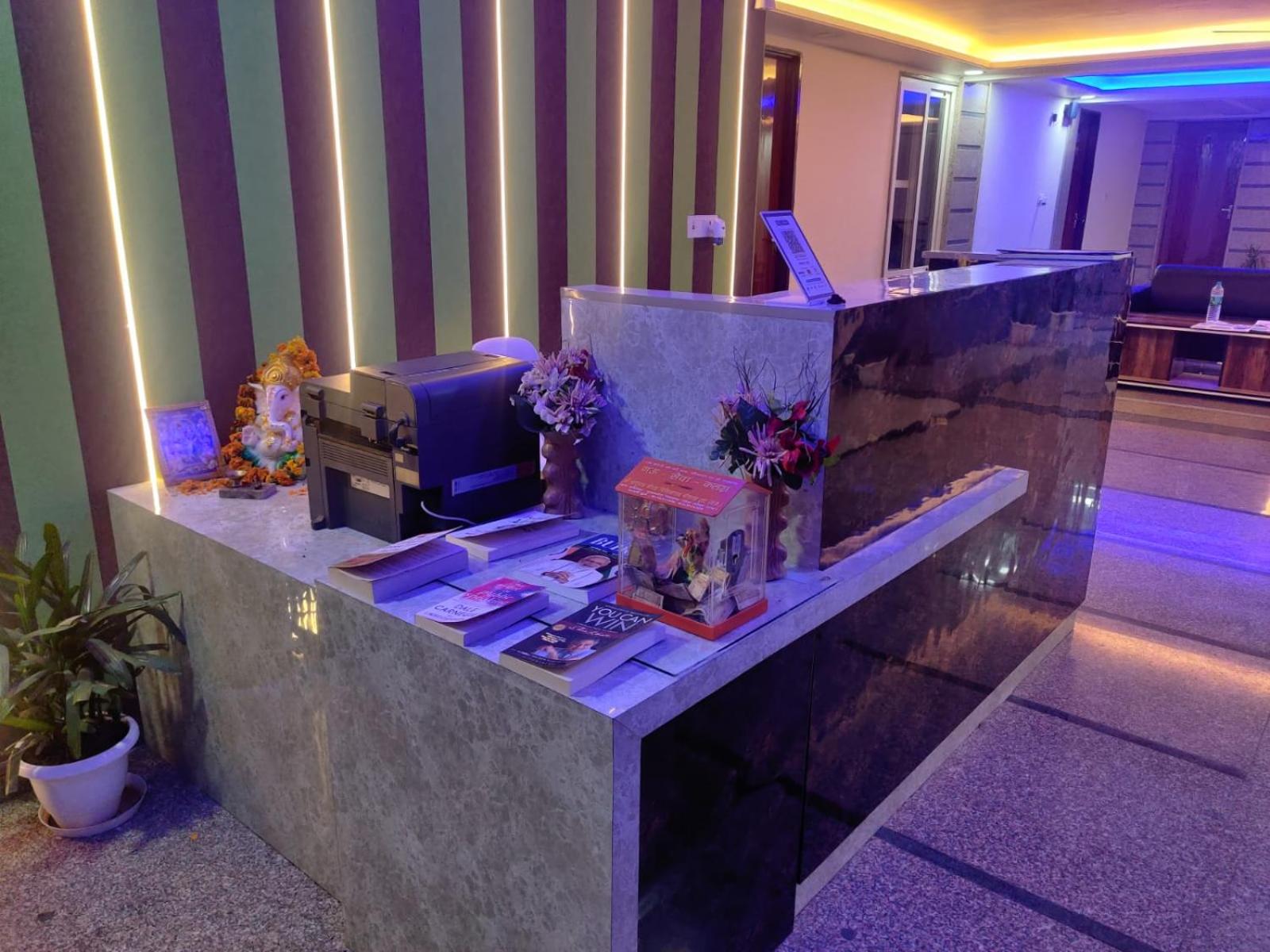 Lobby & Reception
