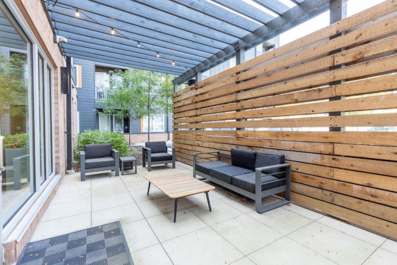 Modern Upscale 1BR Fountain Square view 4