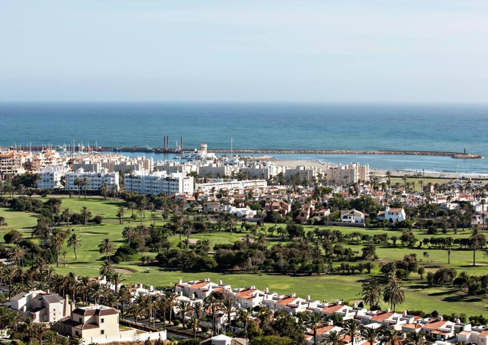 Beau studio meublé avec vue mer view 2