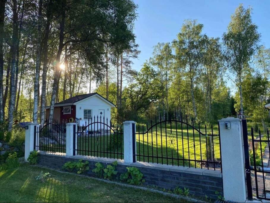 Trevlig stuga med uteplats view 2