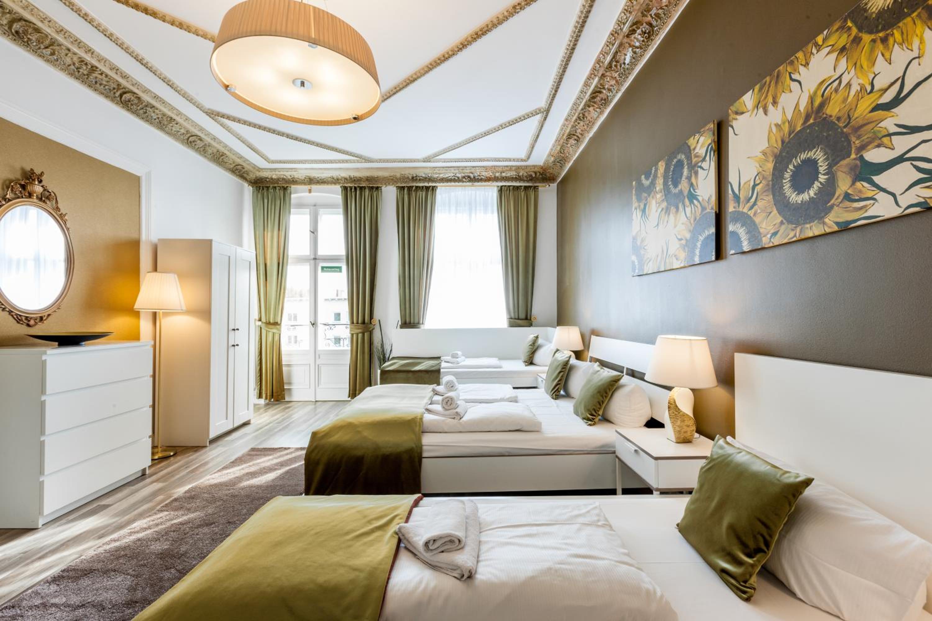 Dilo Apartments 150 sqm Modern Historic Apartments for 12 Guests