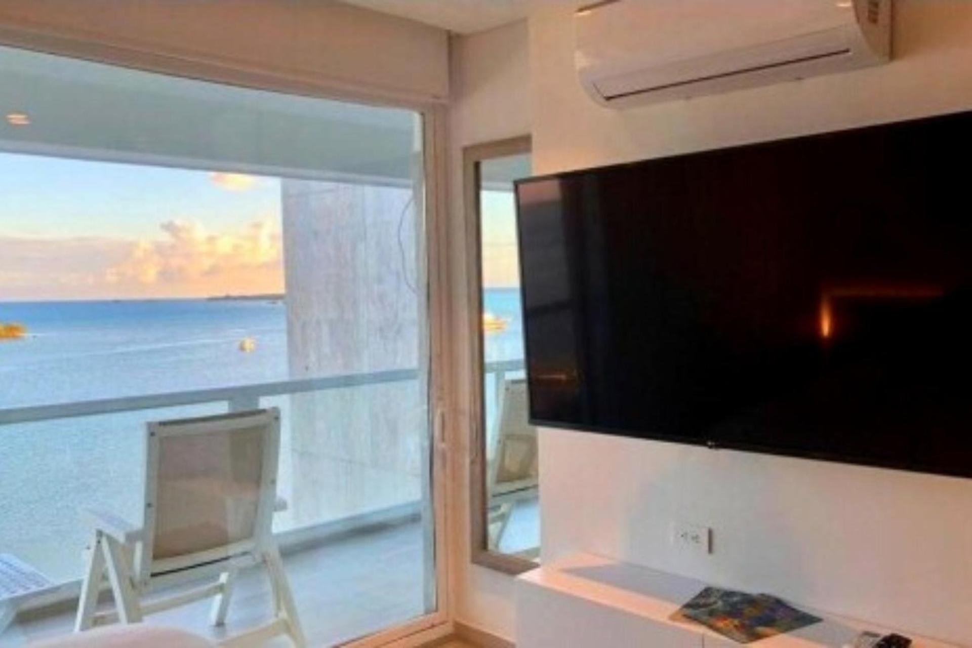 Apartamento en Sun Rise con Espectacular Vista al Mar y Playa Privada