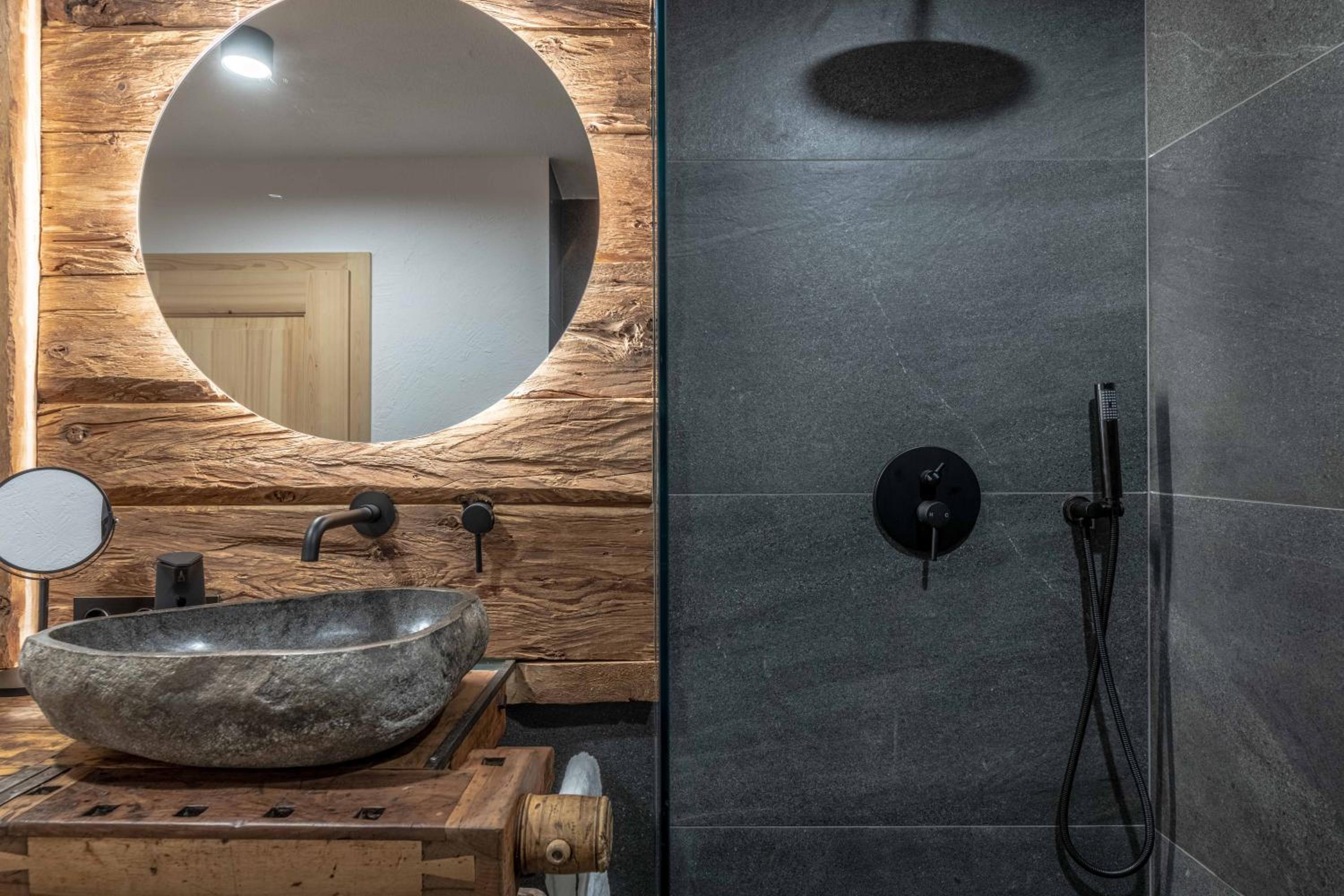 Chalet Laugenblick Alpine Luxury with Hot Tub and Sauna