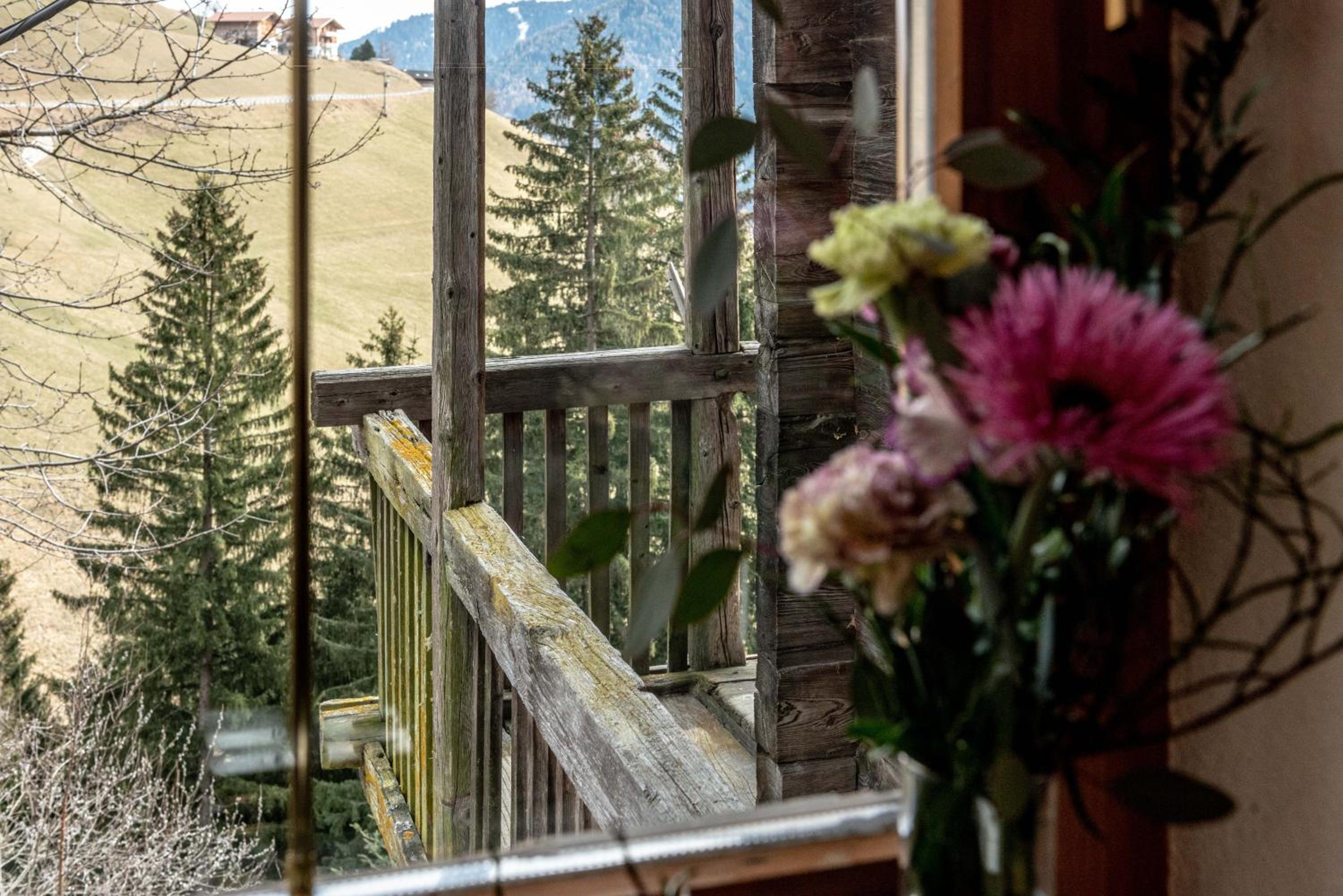 Chalet Laugenblick Alpine Luxury with Hot Tub and Sauna