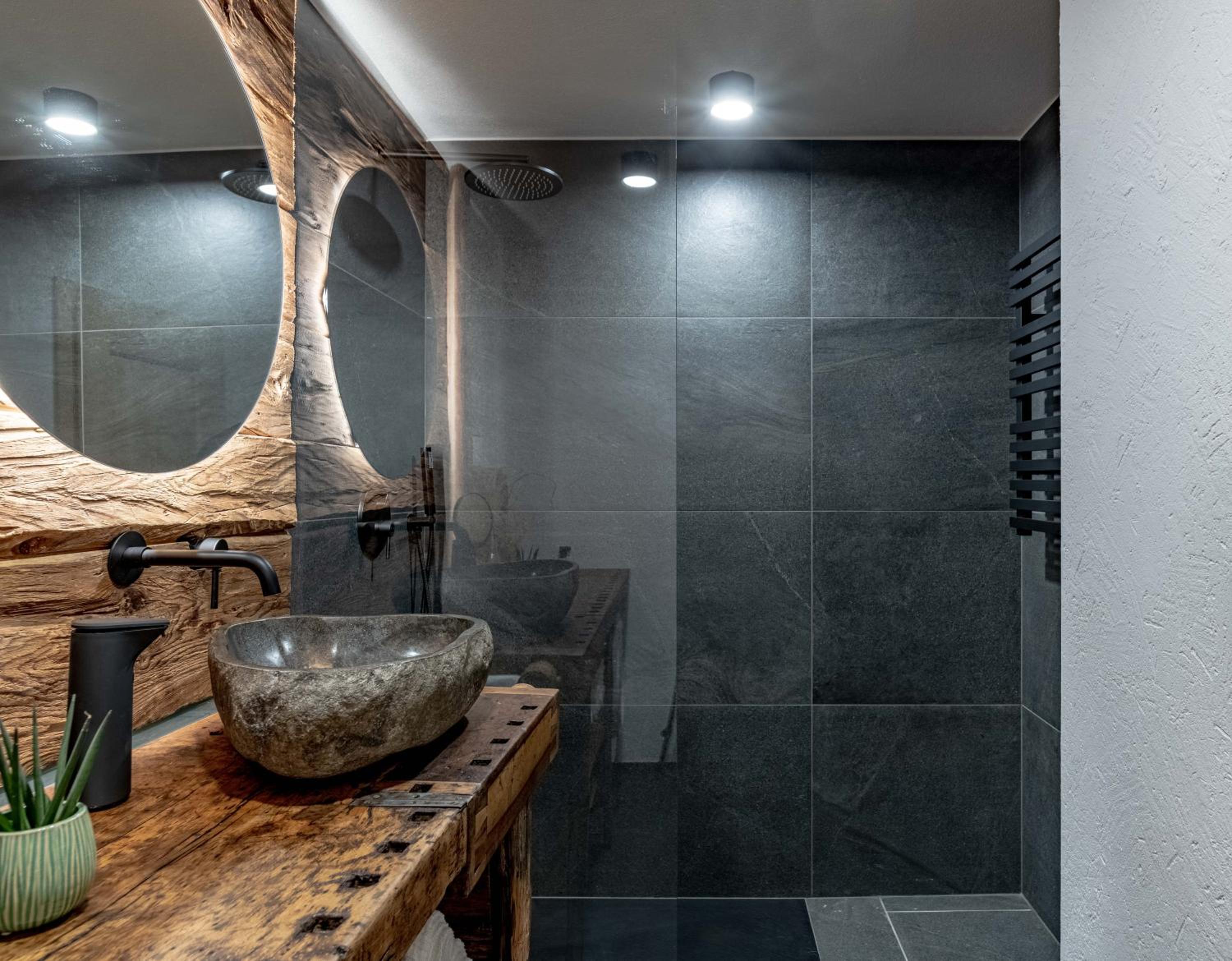 Chalet Laugenblick Alpine Luxury with Hot Tub and Sauna