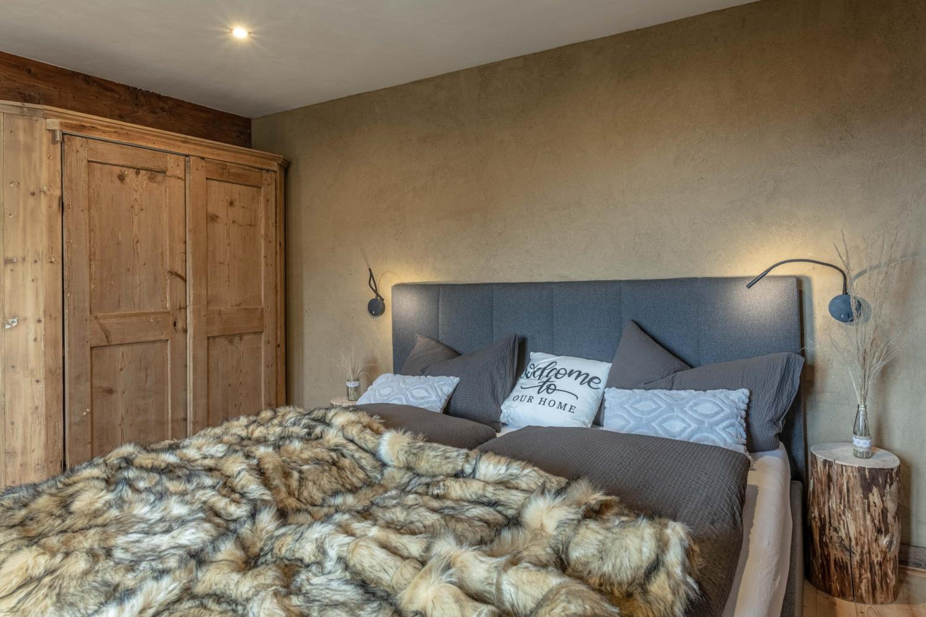 Chalet Laugenblick Alpine Luxury with Hot Tub and Sauna