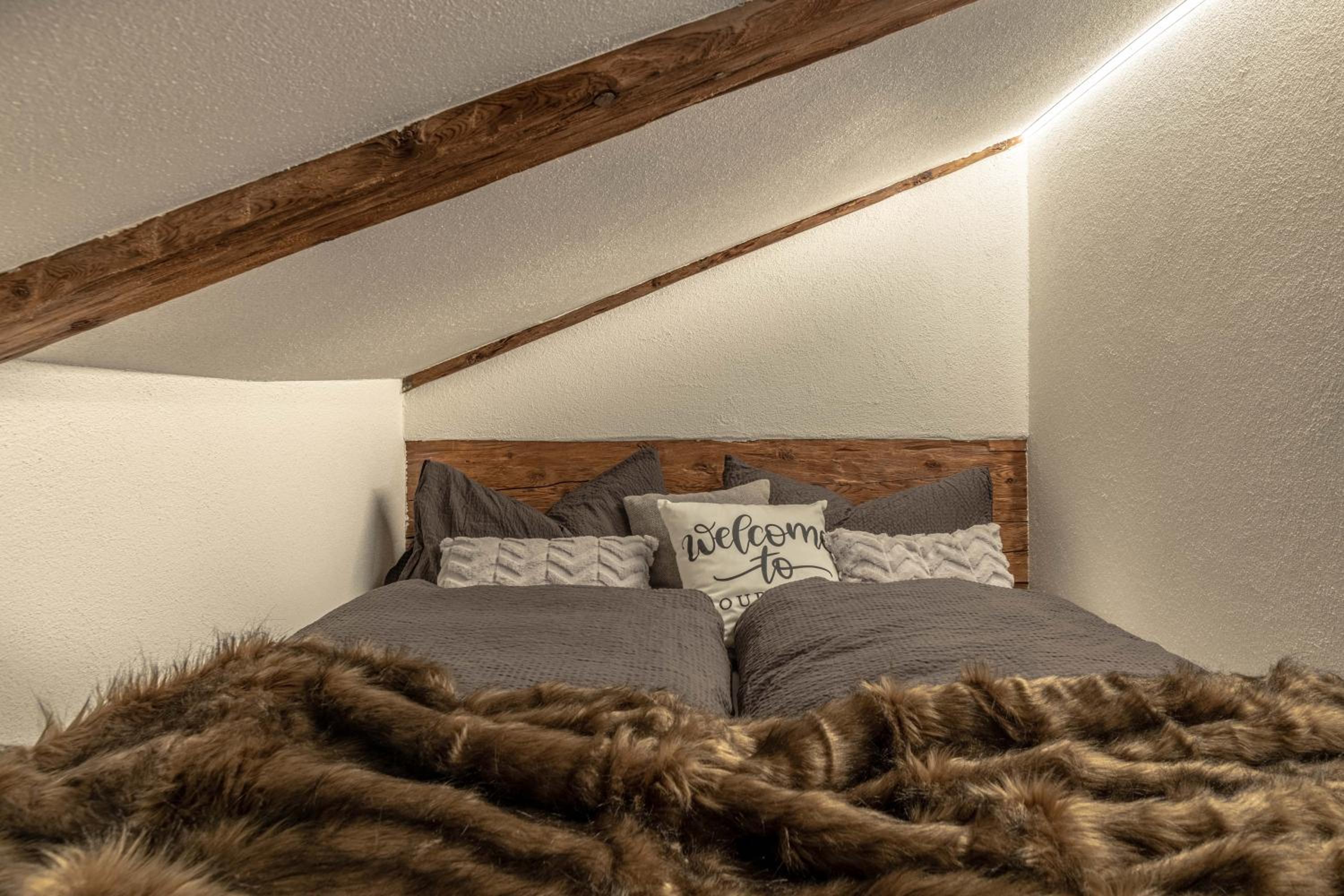 Chalet Laugenblick Alpine Luxury with Hot Tub and Sauna