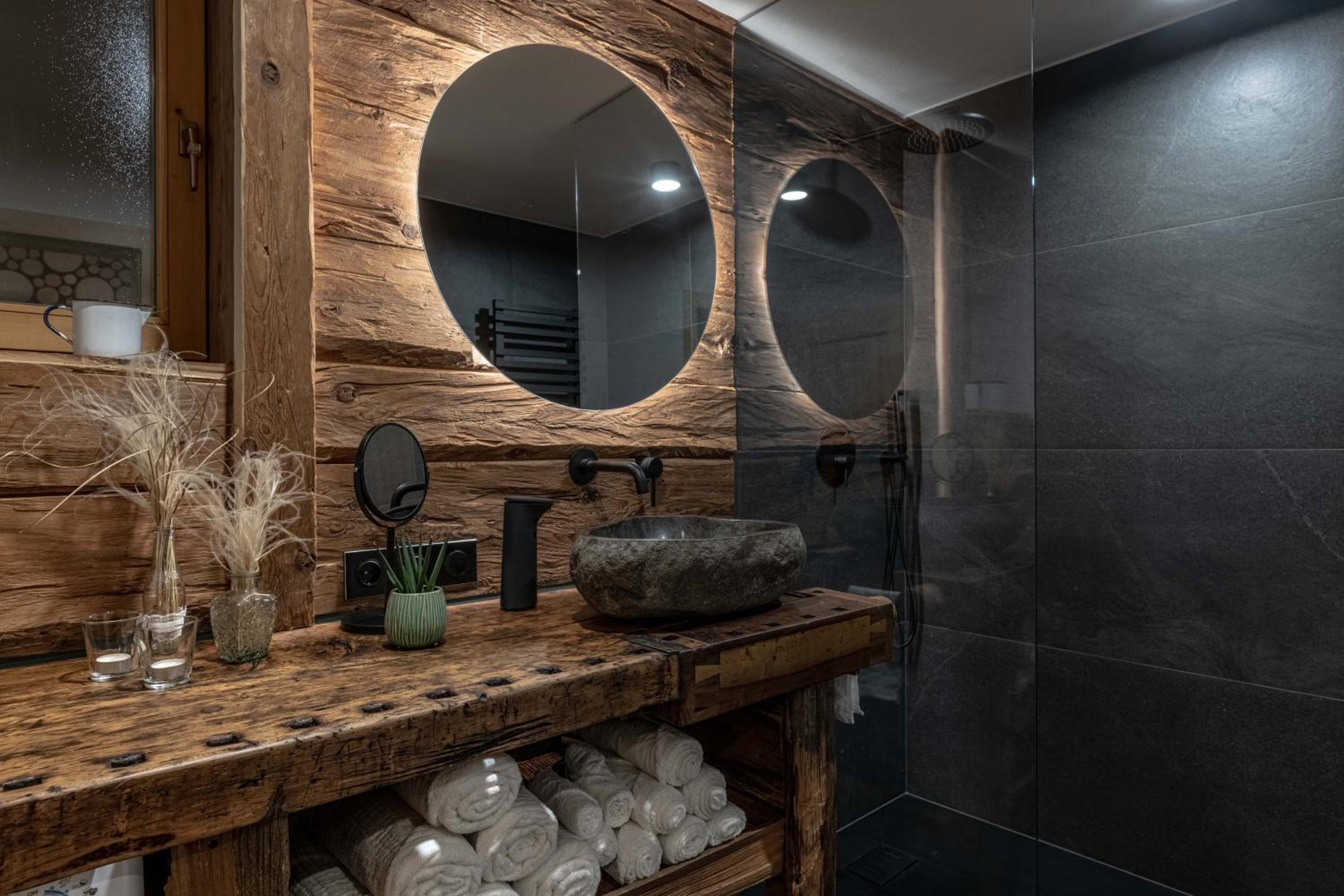Chalet Laugenblick Alpine Luxury with Hot Tub and Sauna
