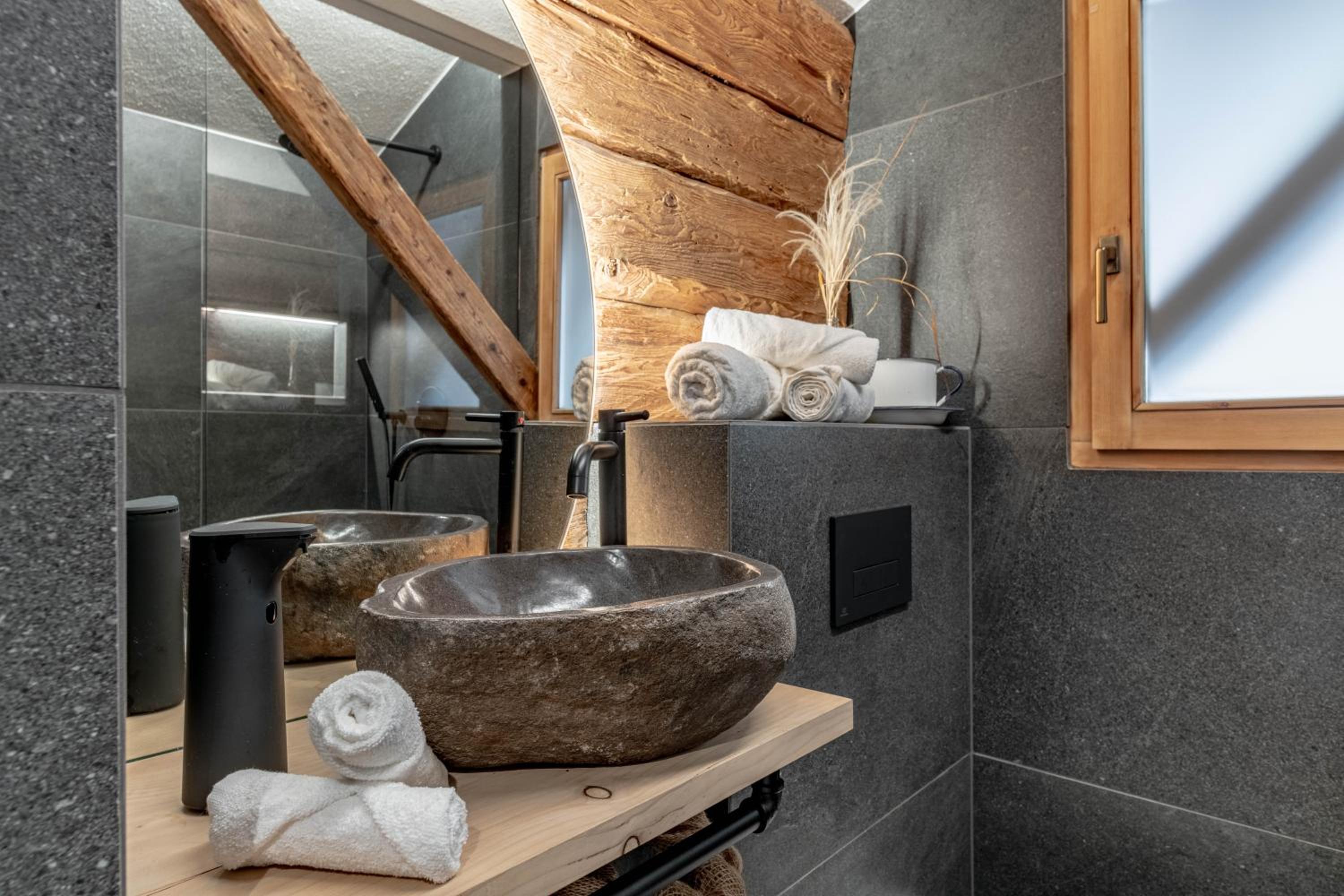 Chalet Laugenblick Alpine Luxury with Hot Tub and Sauna