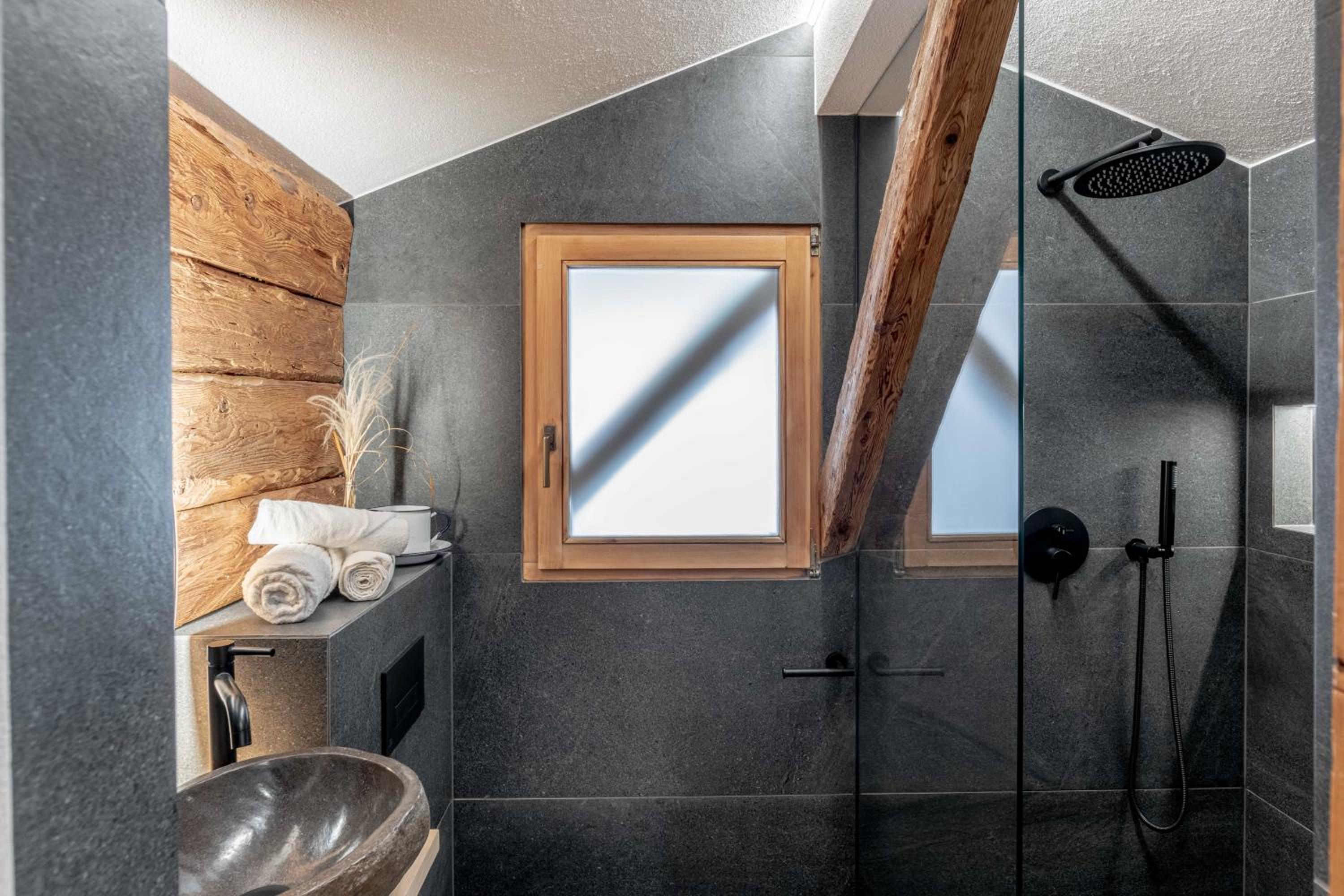 Chalet Laugenblick Alpine Luxury with Hot Tub and Sauna