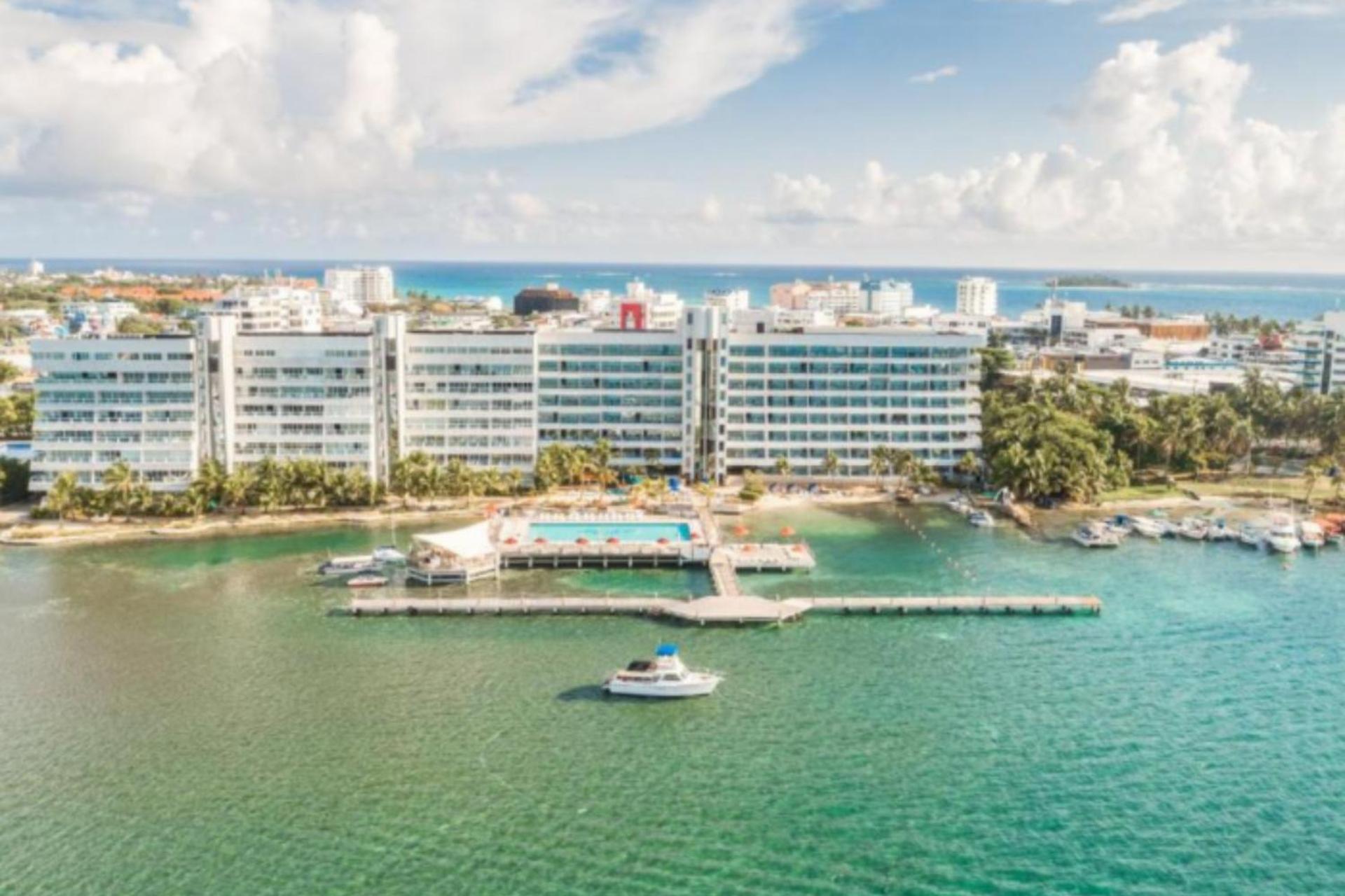 Apartamento en Sun Rise con Espectacular Vista al Mar y Playa Privada