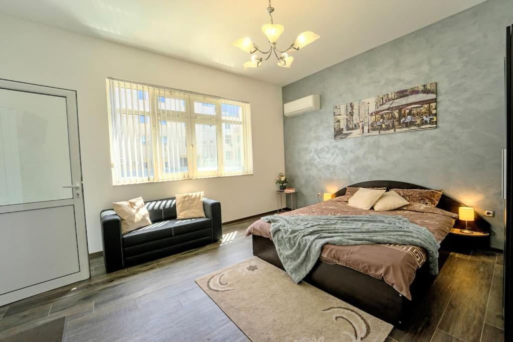 Cozy 2-Bedroom Flat in the very Center of Sofia