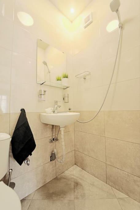 Cozy 2-Bedroom Flat in the very Center of Sofia