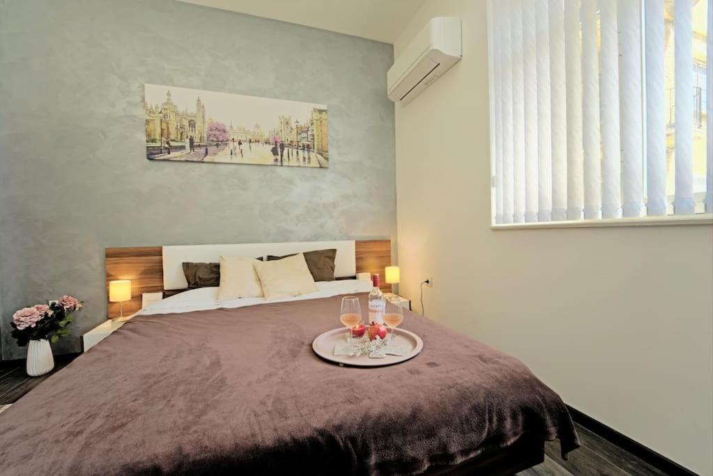 Cozy 2-Bedroom Flat in the very Center of Sofia