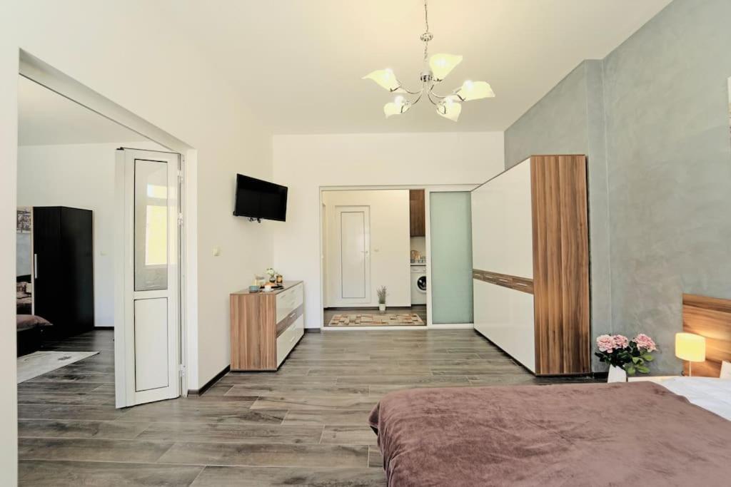Cozy 2-Bedroom Flat in the very Center of Sofia