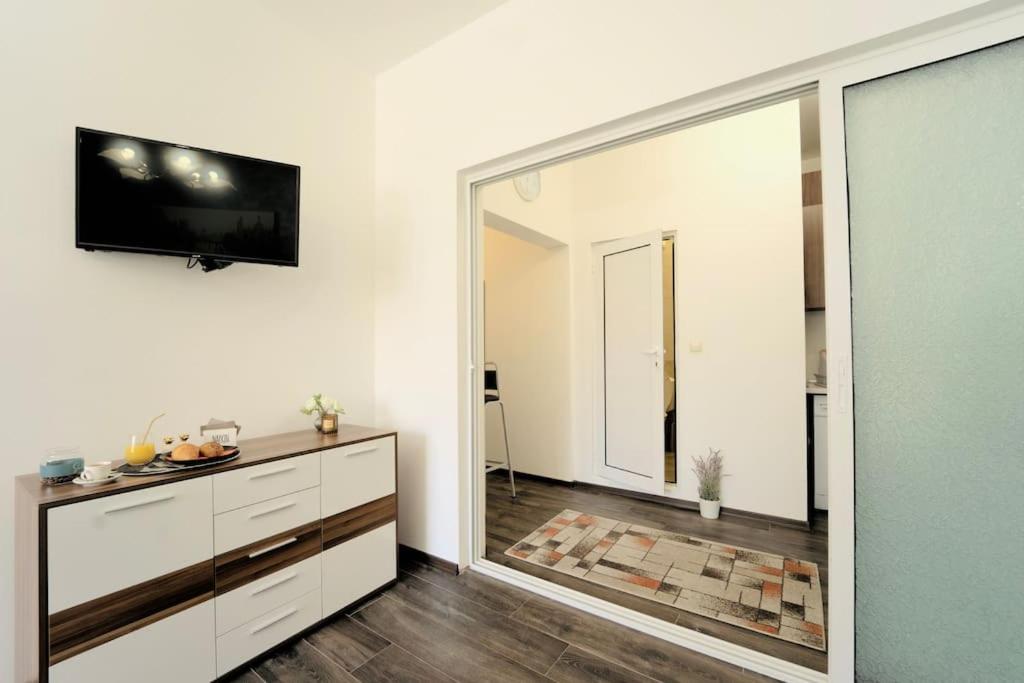 Cozy 2-Bedroom Flat in the very Center of Sofia
