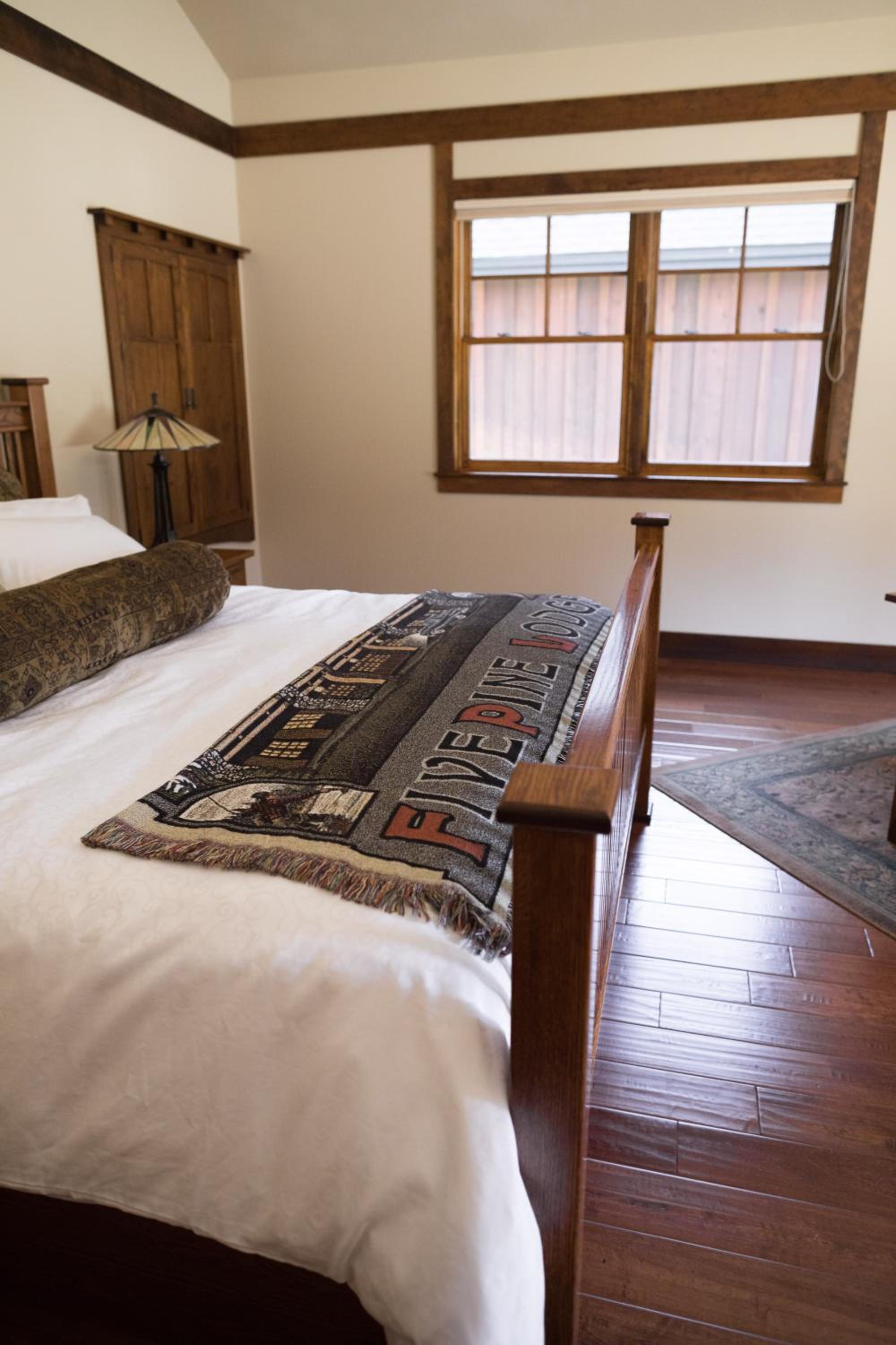 FivePine Lodge