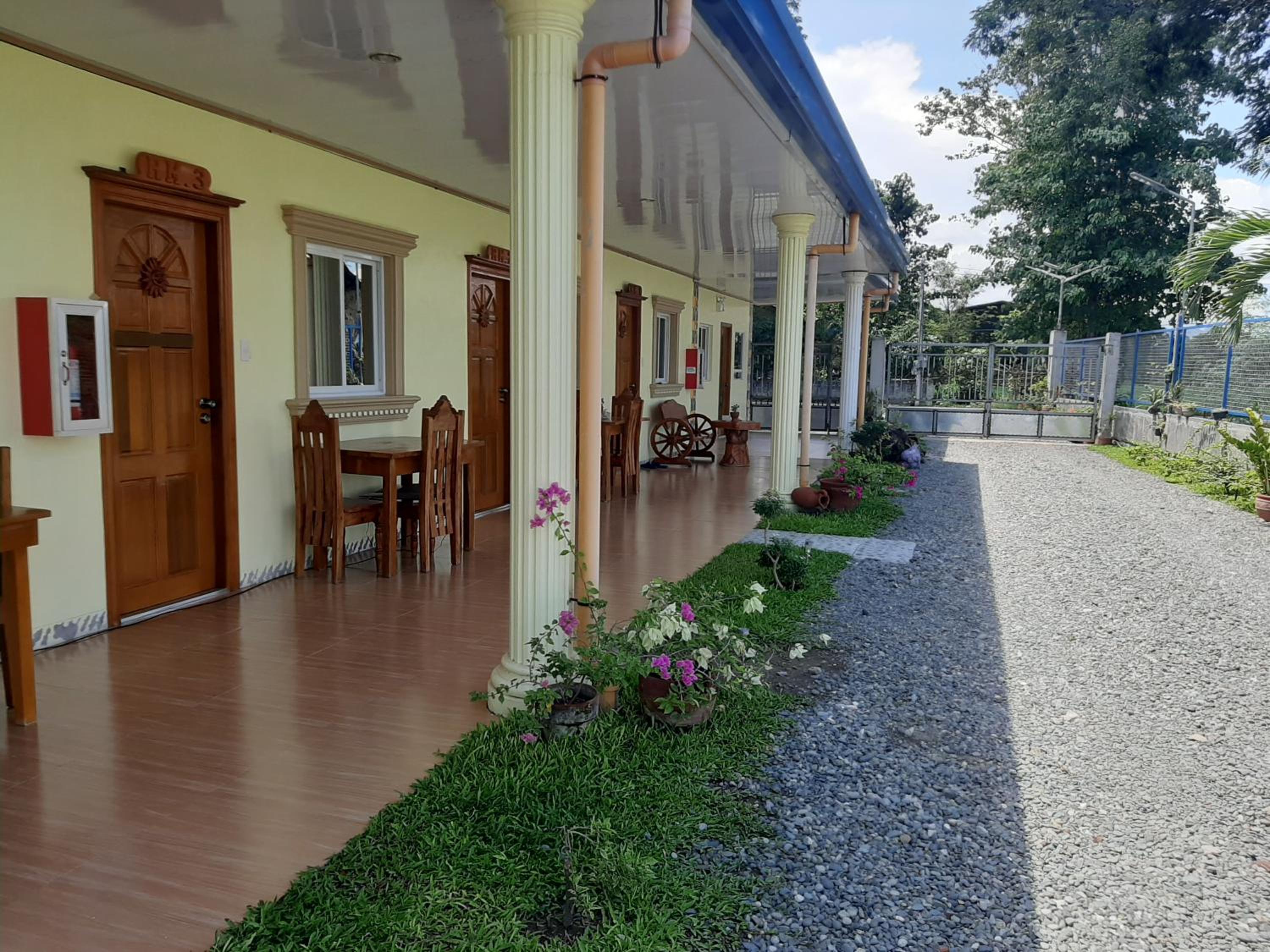 Binalonan Transient/GUESTHOUSE (PENSION GLAYDIE)