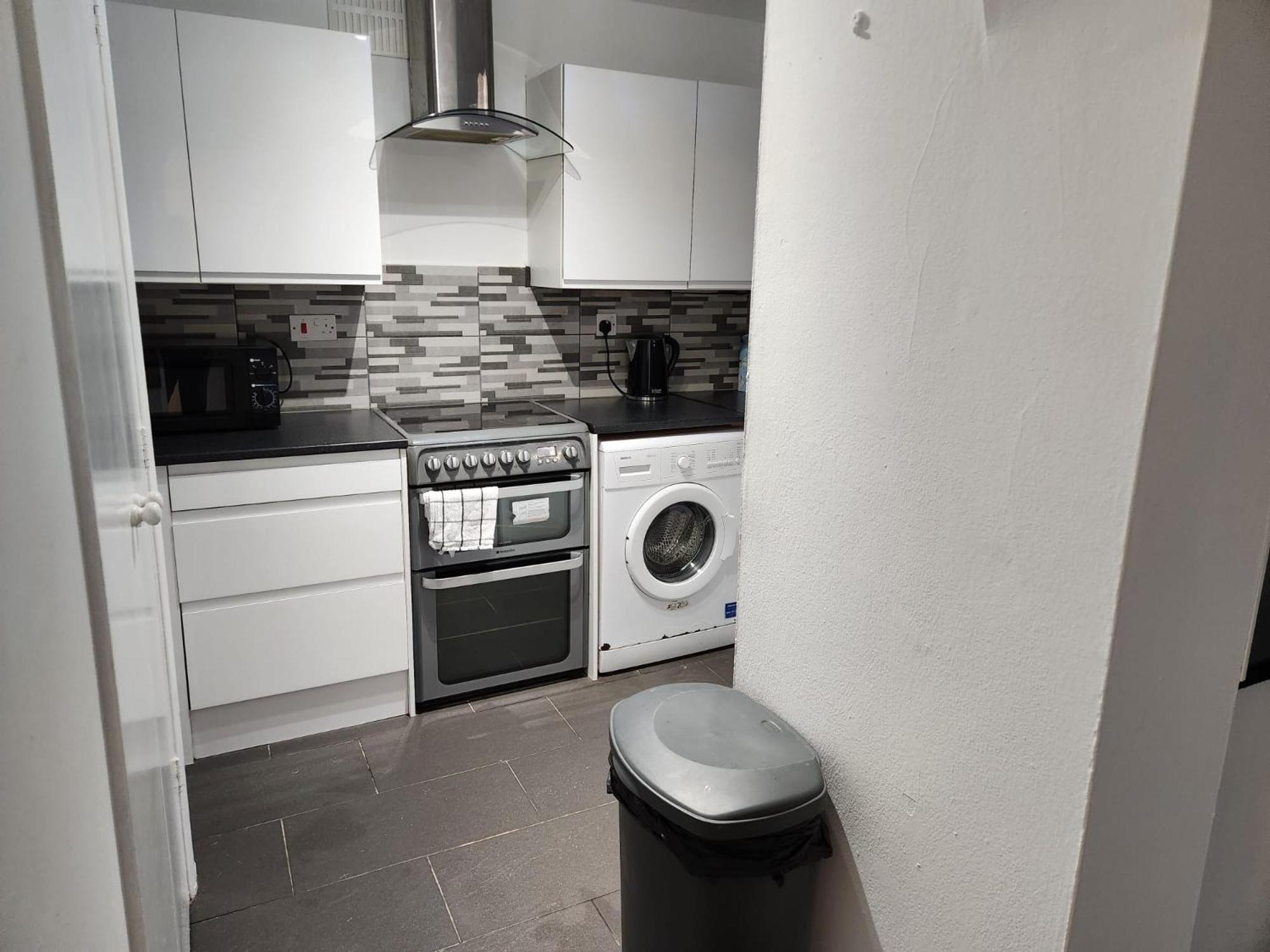 1 bedroom service apartment with Netflix