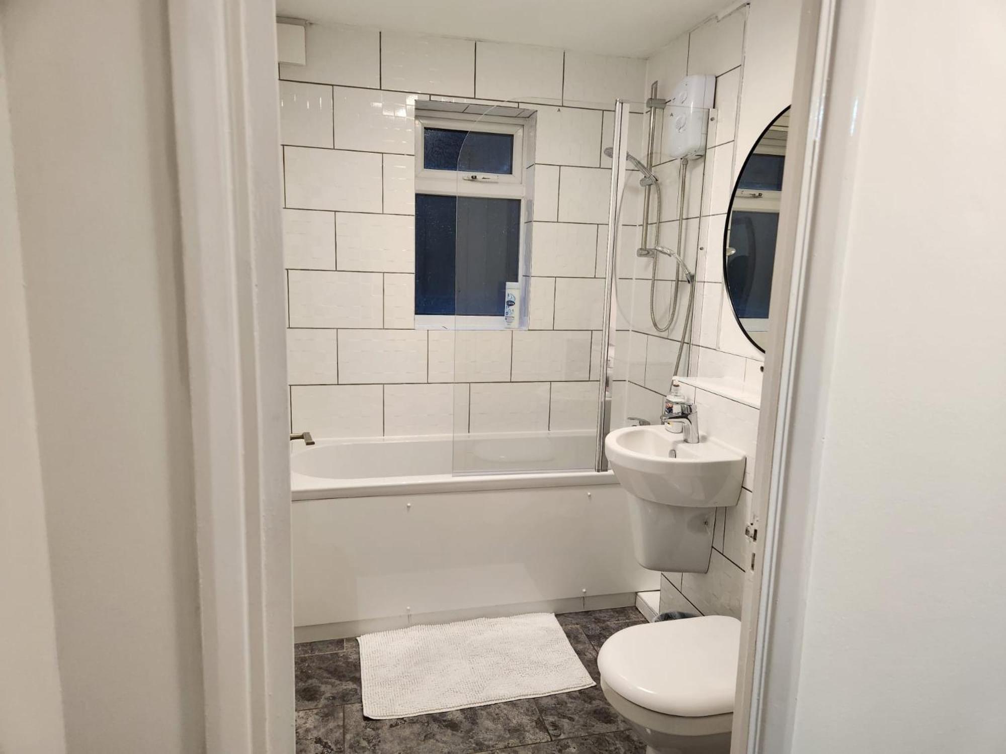 1 bedroom service apartment with Netflix
