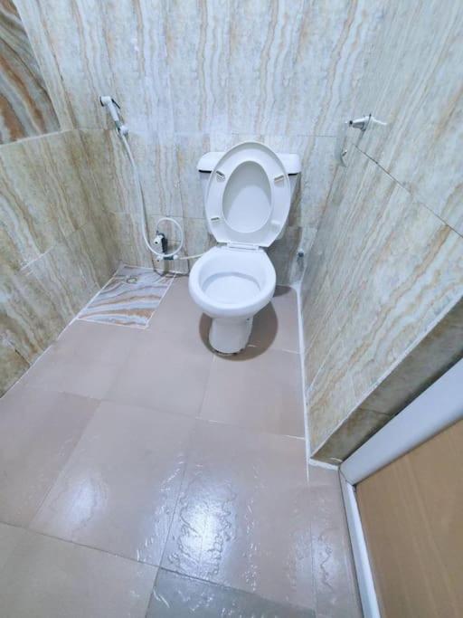 Homey 2-Bed-Apt 24HRS POWER & Unlimited Internet Access view 5