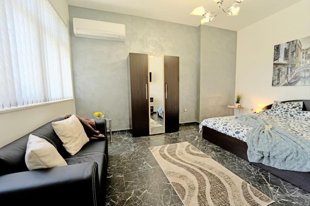 Cozy 1-Bedroom flat in the very Center of Sofia