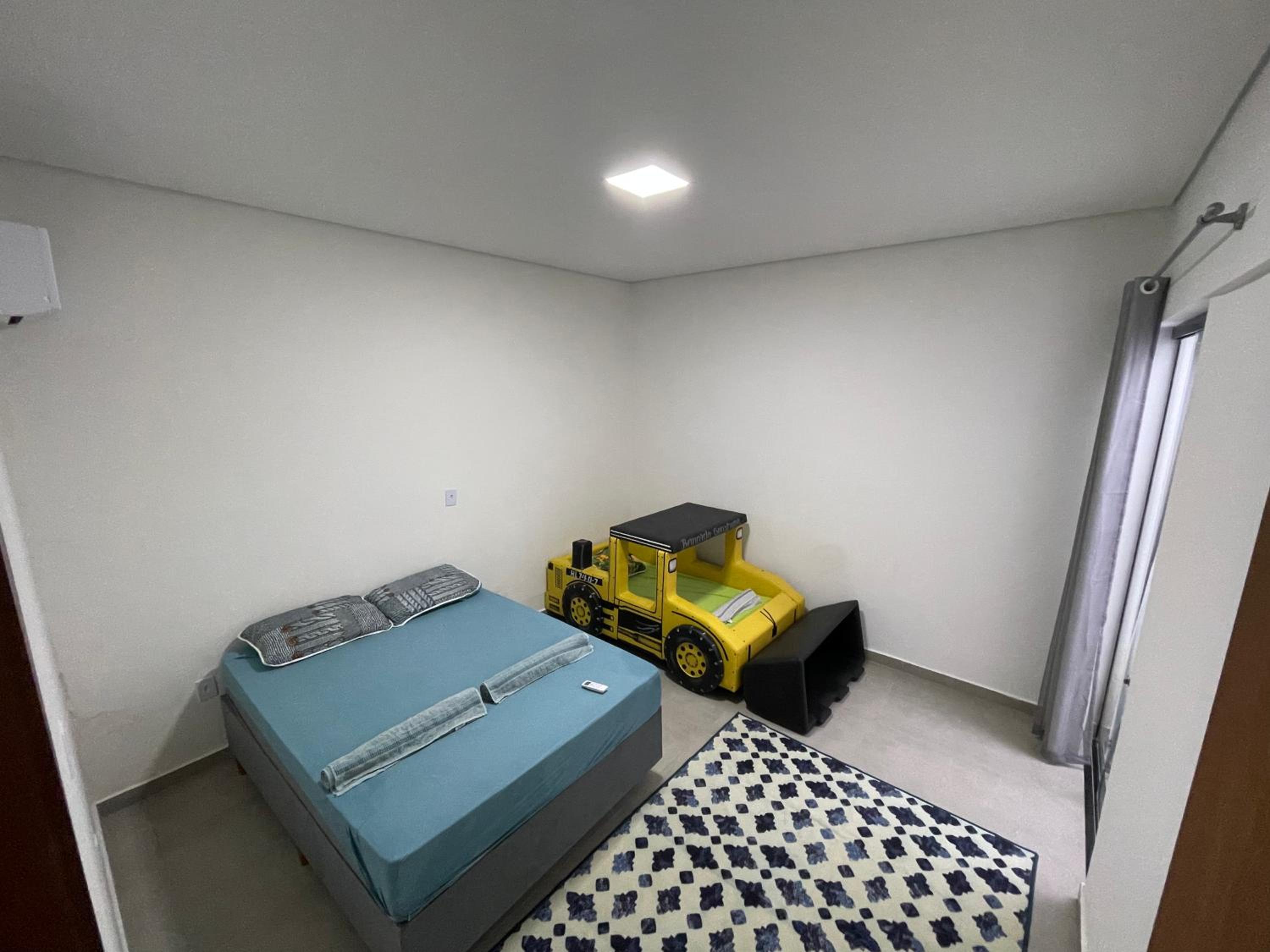 Casa a 40 metros da praia, rua tranquila