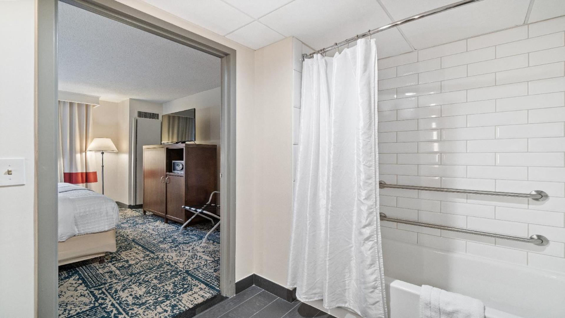315 LoSo Hotel Airport