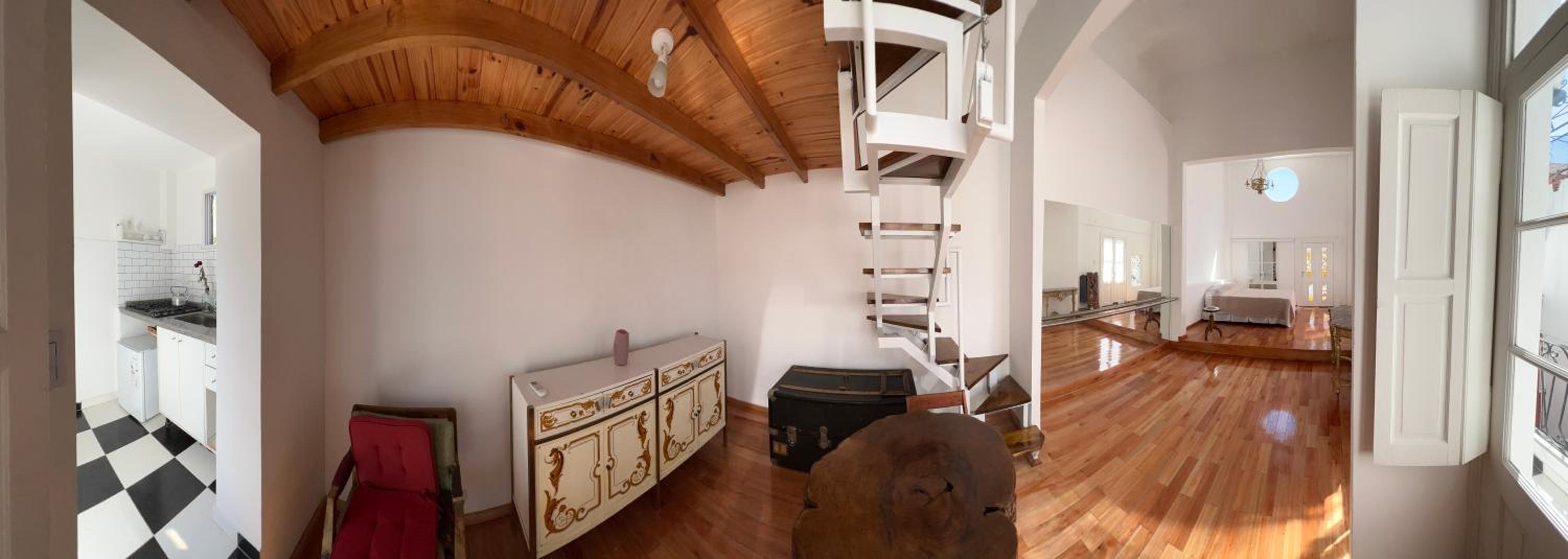 Enchanting townhouse loft in heart of San Telmo