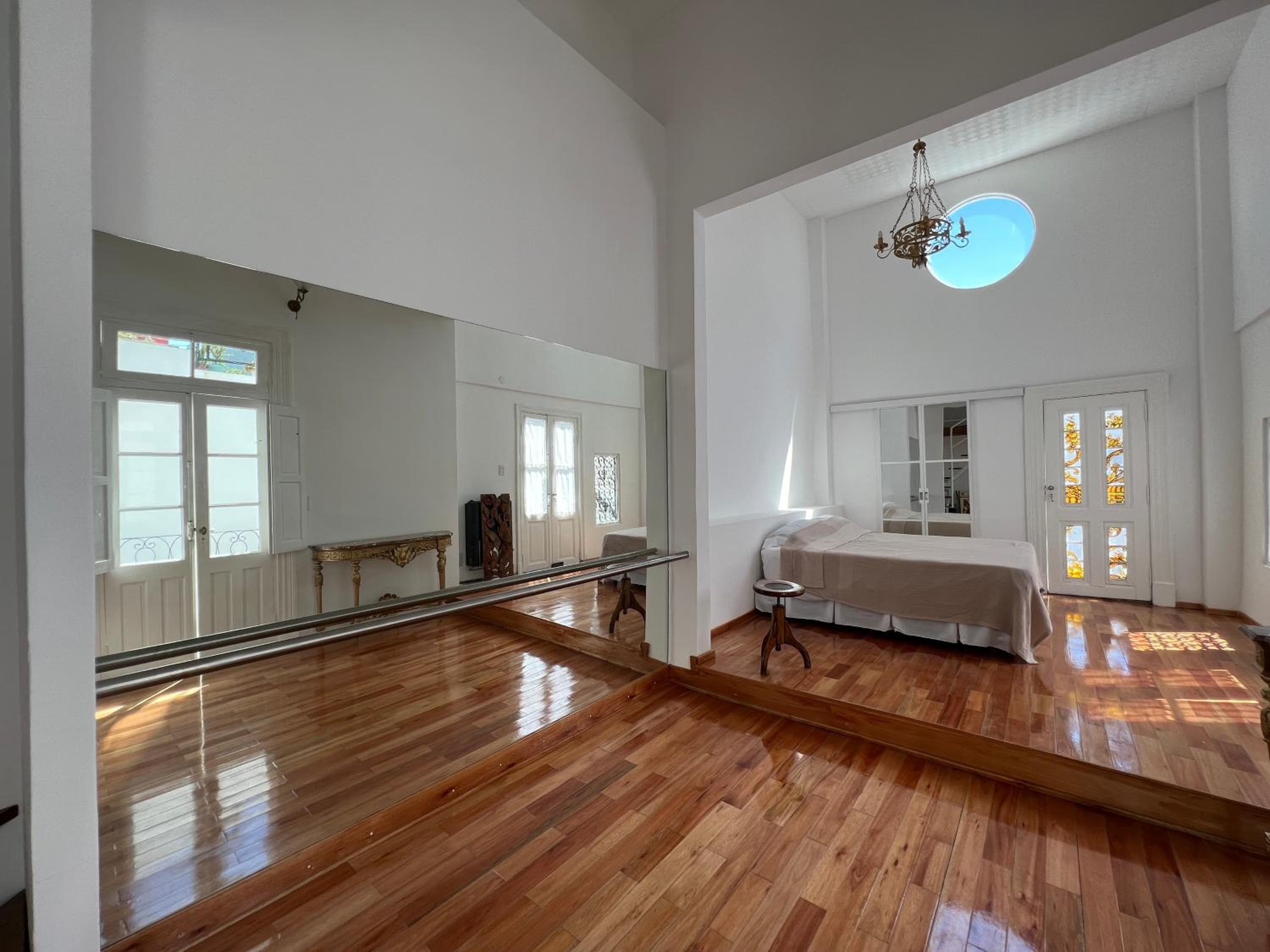 Enchanting townhouse loft in heart of San Telmo
