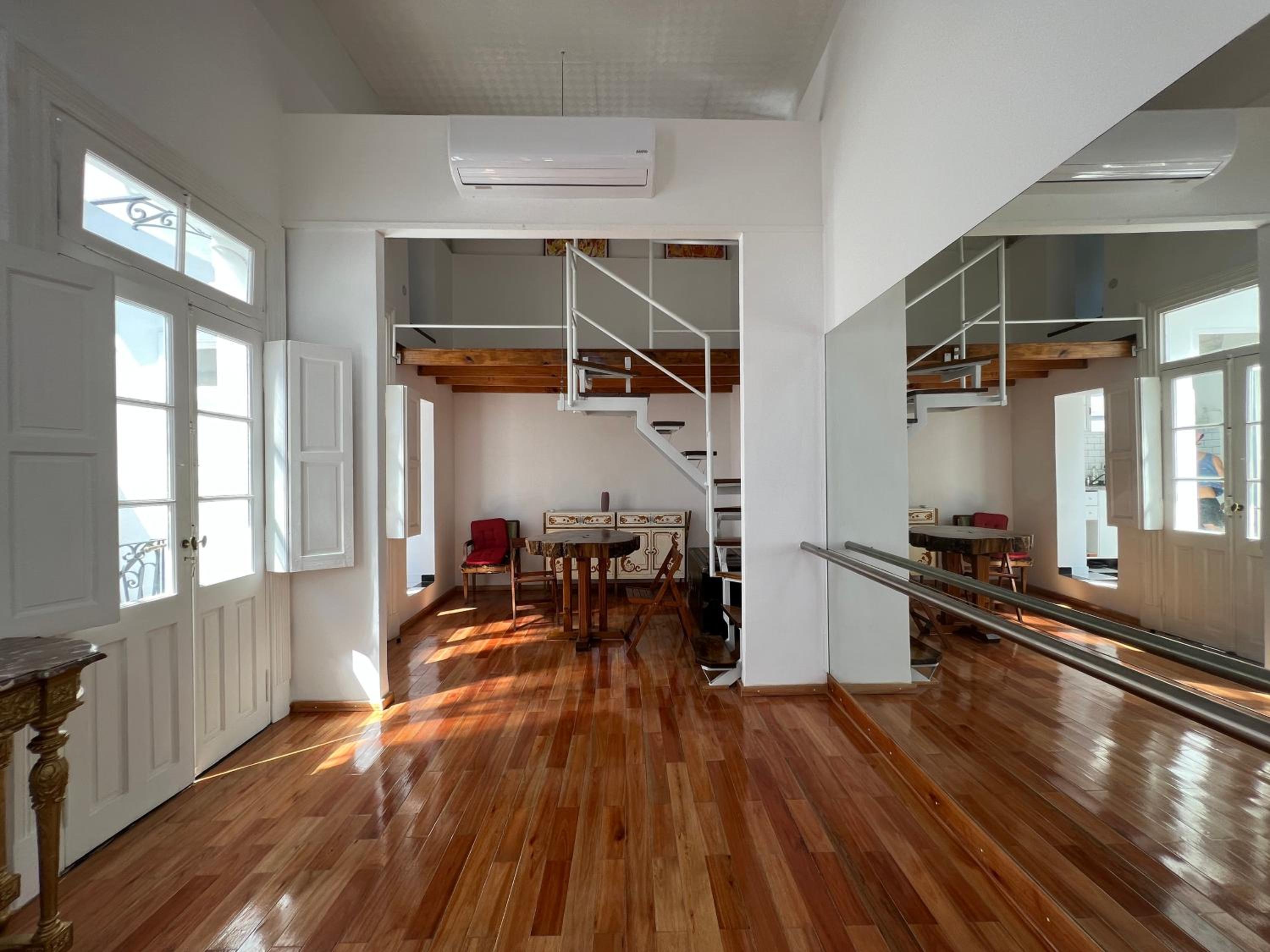 Enchanting townhouse loft in heart of San Telmo